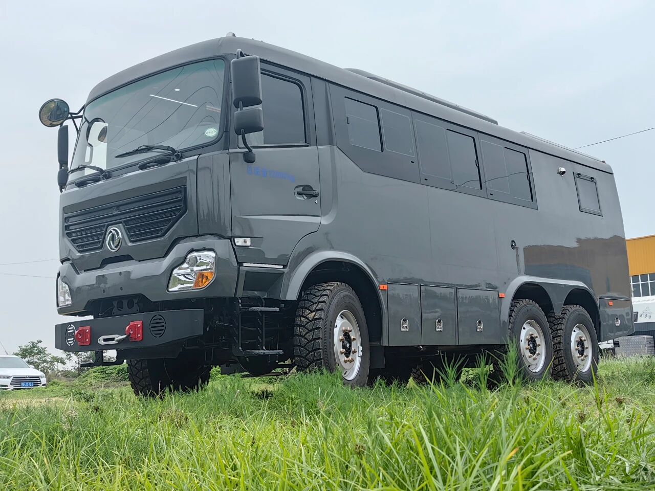 东风六驱霸王龙房车