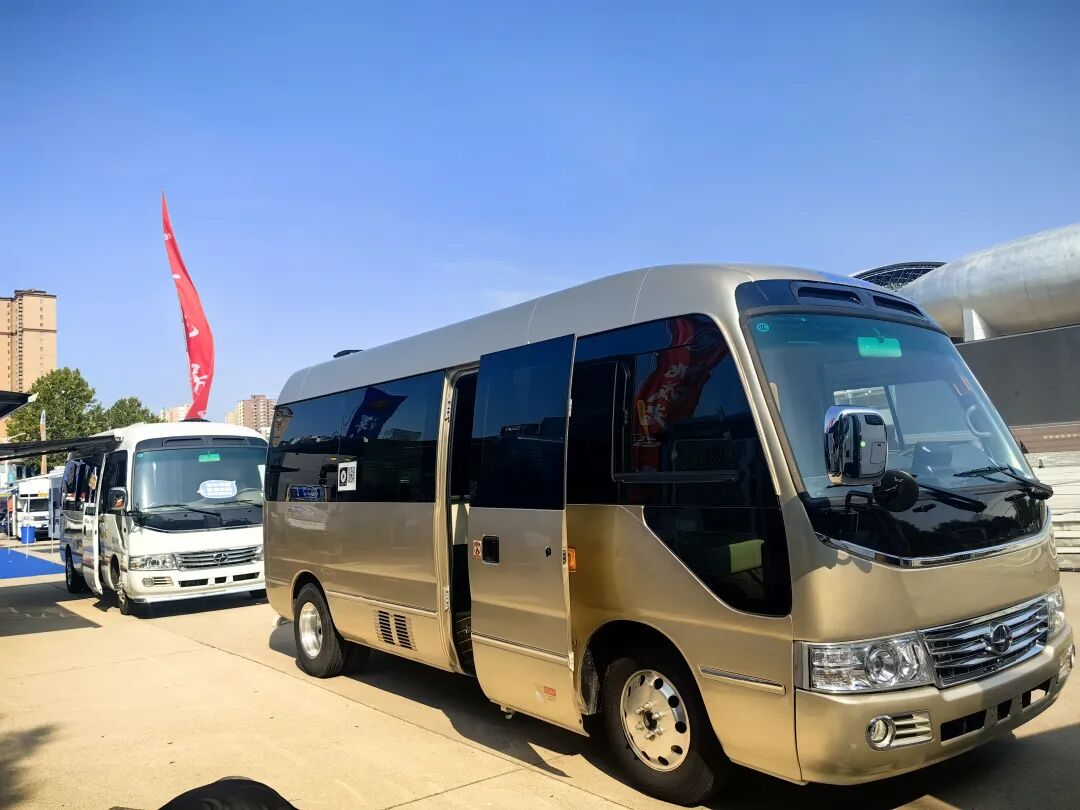 九龙考斯特商旅车