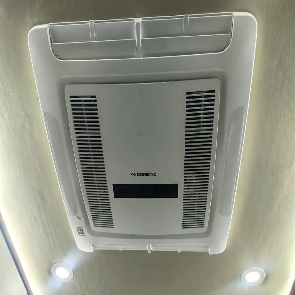 九龙考斯特